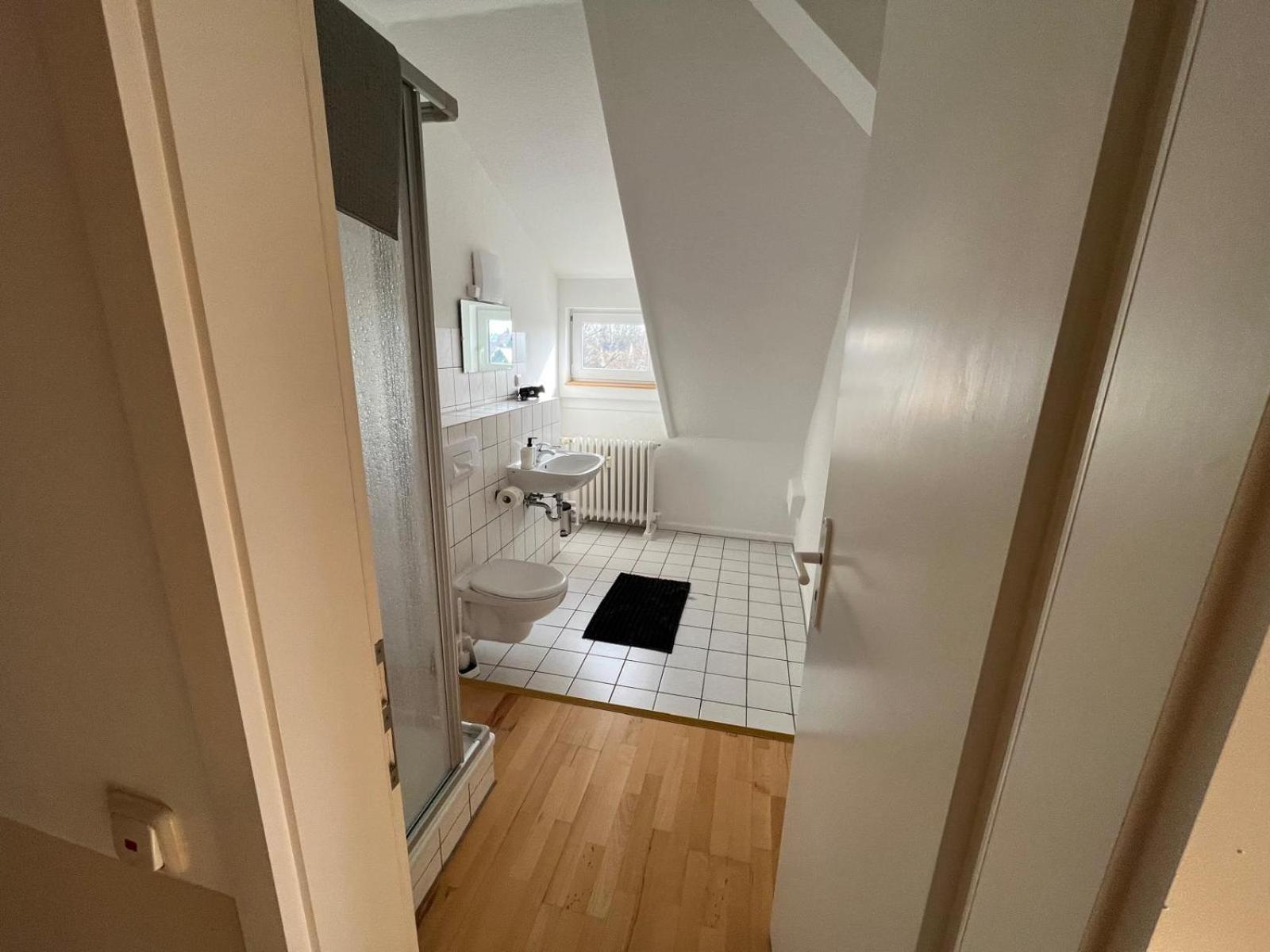 Doppelzimmer, Tv- Bad, Kuehlschrank- Parkplatz-17 Meine Room photo