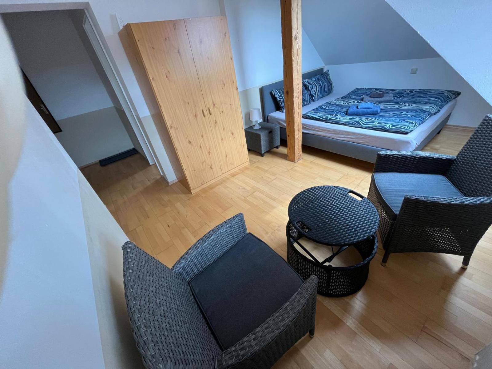 Doppelzimmer, Tv- Bad, Kuehlschrank- Parkplatz-17 Meine Room photo